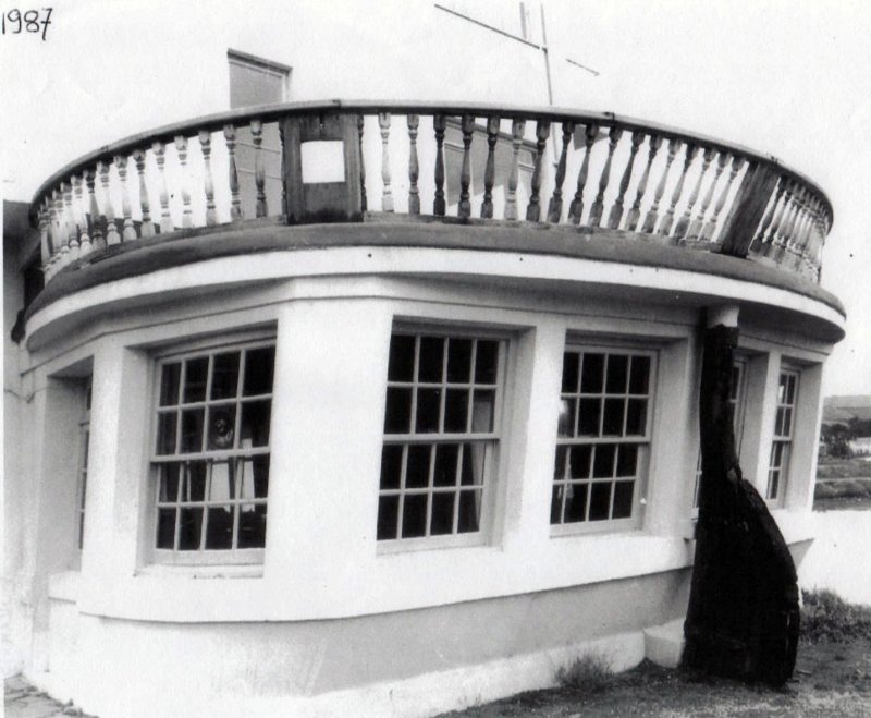 1987 - THE GANGES CAPTAIN'S CABIN, BURGH ISLAND HOTEL, OUTSIDE..jpg