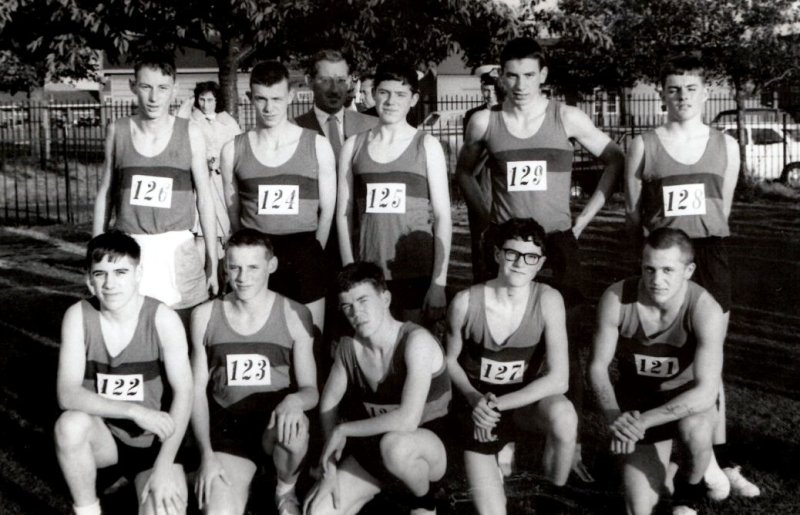 1969, JANUARY - RORY O'NEILL, 04., BENBOW, CROSSCOUNTRY TEAM, I AM NUMBER 125, POME RON STREAMS IN CIVVIES.