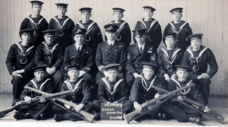 UNDATED - SIDNEY TURNER, DRAKE, 78 CLASS, 35 MESS SHOOTING TEAM, SIDNEY IS FRONT ROW FAR RIGHT..jpg