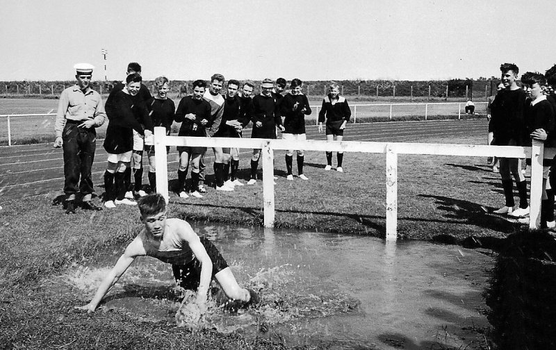 1961, NOVEMBER - DAVID BRIGHTON 45 RECR., COLLINGWOOD, 43 MESS, 391 CLASS, SPORTS DAY 03, NAMES BELOW..jpg