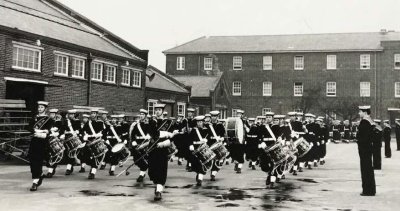 1970, 14TH SEPTEMBER - JEFF PIGGOTT, 20 RECR., I AM FRONT RANK OF DRUM, 4TH FROM RIGHT. NOTE 2 DRUM MAJORS