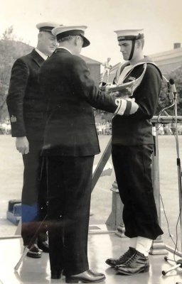 1976, JUNE - SIMON BAINES NO LONGER JOE MONK, RECEIVING CAPT.s TROPHY AT FINAL DIVISIONS..jpg