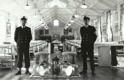 1964, 2ND JUNE - PETER COOPER, 68 RECR., KEPPEL, 2 MESS, PO JAKE JACOBSON ON LEFT AND PO BIGNALL ON THE RIGHT..jpg
