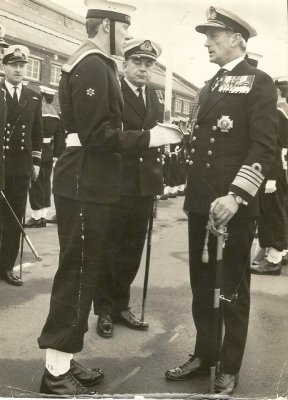 1973 - BILL CHAPMAN, GUARD COMMANDER, LT. CDR. PELTOR, DO HAWKE LOOKING ON, DATE AWAITING CONFIRMATION 1.jpg