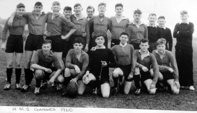 1960 - RICK BARBER, BLAKE, 2 MESS, RUGBY TEAM AND SUPPORTERS.jpg