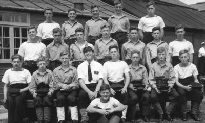 1949, JANUARY - RONALD WATSON, 01., ANNEXE,  INSTR. CPO FRYER, I AM IN THE FRONT ROW, THEN HAWKE, 45 MESS, 29 CLASS, INSTR. HILL