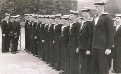 1972, FEBRUARY - STEPHEN YOUNG, 32 RECR,. BLAKE, 6 MESS, 321 CLASS, CAPTAIN ASH INSPECTING 2 PLATOON.