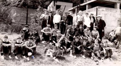 1972, APRIL - JOHN POPPLEWELL, FROBISHER DIV., SPORTS DAY, BOTTOM LEFT 3 ARE SELWAY, POPPLEWELL AND WATERWORTH.jpg