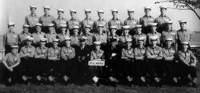 1970, 18TH AUGUST - GRAHAM LATHAM, BULWARK ANNEX, THEN FROBISHER, KNEELING FRON RIGHT..jpg
