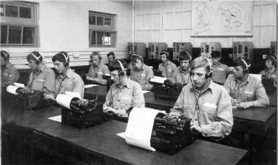 1966, 25TH APRIL - 239 COMMS CLASS TOUCH TYPING.