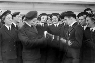 1943, 10 SEPTEMBER - WRNS MARCHING COMP. 250 WRNS FROM VARIOUS BASES. SOURCE IWM, E..jpg