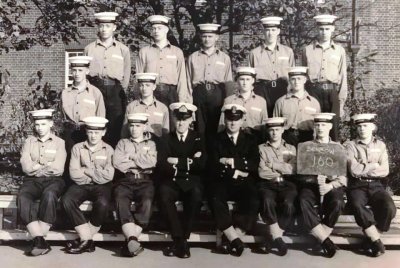 1965, 22ND OCTOBER - ROSS SIDE, BENBOW, 28 MESS, 160 CLASS, MY FATHER IS HOLDING THE BOARD AND TERRY ASHURST IS MIDDLE, BACK ROW