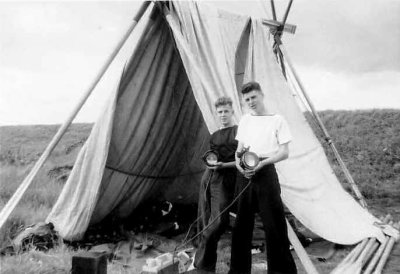 1960, 2ND MAY - PETER SWANN, WITH ROGER WARFIELD, HOLDING ALDIS LAMPS, EXPED TO MANINGTREE.jpg