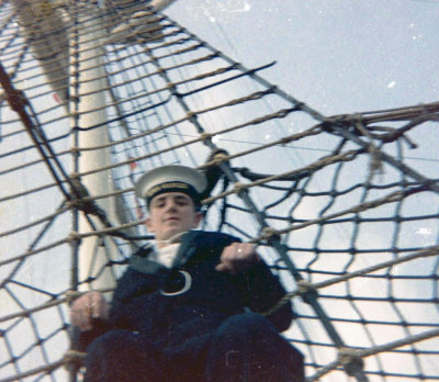 1972, 30TH MAY - PHILIP DAWSON, 34 RECR., DRAKE, 9 MESS, ON THE RATLINGS BELOW THE SAFETY NET.jpg