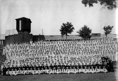 UNDATED - UNKNOWN GROUP [DIVISION] OF BOYS WITH OFFICERS AND INSTRUCTORS.jpg