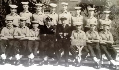 1962, 10TH JULY - MICK HOULT, HAWKE, 362 CLASS COMMS, I AM FRONT ROW, 2ND FROM RIGHT, TAKEN IN AUGUST.jpg