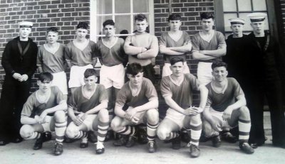 1964 - PAUL ROBINSON, FROBISHER, 33 MESS, GANGES FOOTBALL TEAM..jpg