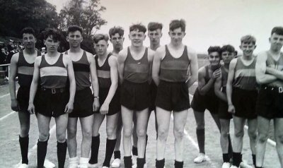 1964 - PAUL ROBINSON, FROBISHER, 33 MESS, SPORTS DAY, FROM LEFT, KEYWOOD, PITTS, ME, WATTS..jpg