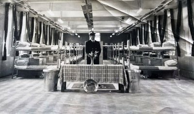 1971 - NEIL BROWN, RODNEY, 42 MESS COMPLETE WITH BUNKS AND CURTAINS..jpg