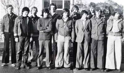 1975 - CHRIS COLMAN, NEW ENTRANTS, TAKEN ON 4TH AUGUST 1975, I AM BACK ROW, MIDDLE OF WINDOW.jpg