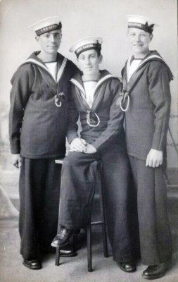 UNDATED - 3 UNKNOWN GANGES BOYS, DETAILS WANTED.jpg