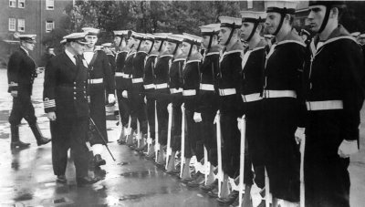 1971 - UNKNOWN CLASS BEING INSPECTED BY THE CAPTAIN..jpg