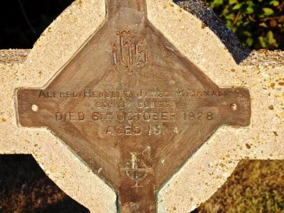 1928, 6TH OCTOBER - HEADSTONE OF BOY ALFRED HERBERT JAMES HICKMAN, WHO DIED WHEN HE FELL FROM THE MAST..jpg