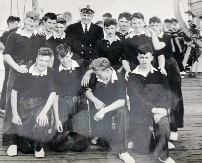 1961, 10TH OCTOBER - KEITH BRILL, 44 RECR., DRAKE, 39 CLASS OR MESS, CUTTER'S CREW, NAMES BELOW.jpg