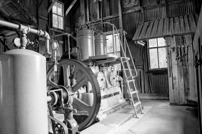 Vertical Steam Engine