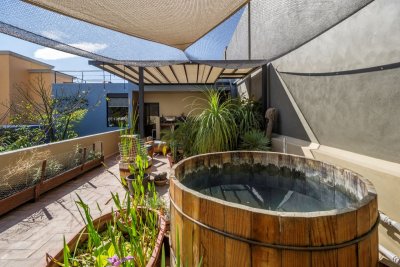 Rooftop Terrace Patio Hot Tub