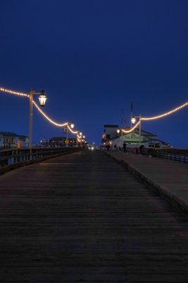 Stearn's Wharf at night