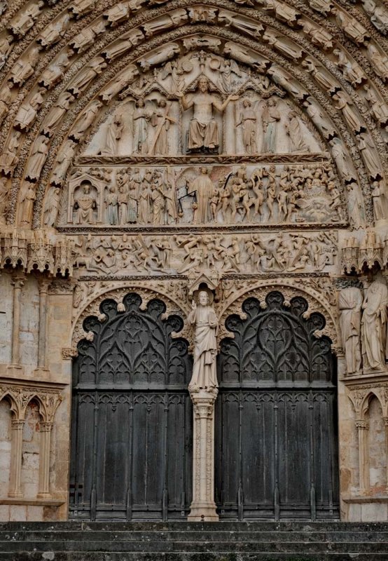 Bourges: Saint-Étienne cathedral, frontal view. 