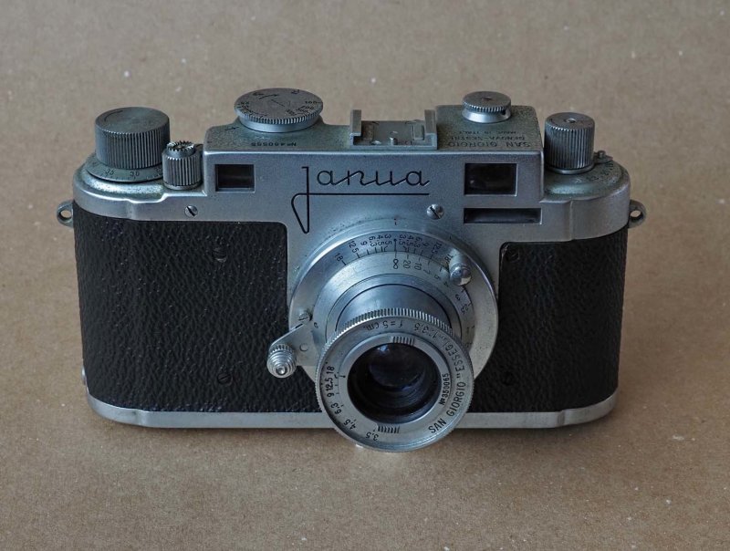 The Janua, an Italian copy of Leica (1949); well built, but jammed.