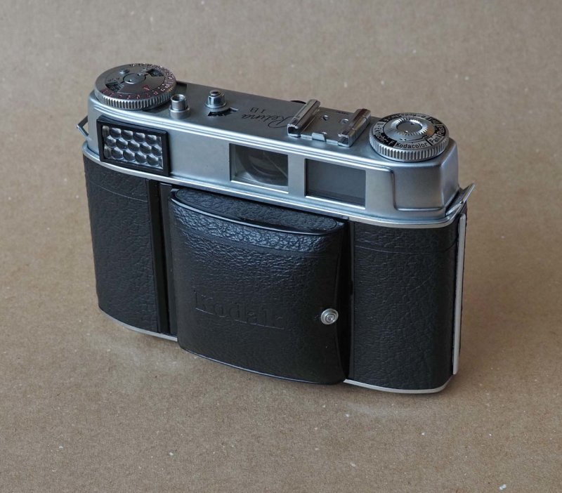 This Retina IB (1957), a folding camera, is also very compact and easy to carry.