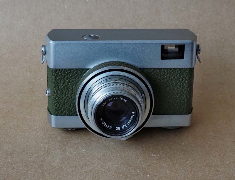 The RDA Germany Werra (1952); the film is advanced by turning the weel located between the body and the lens.