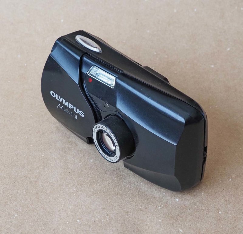 As the Minox, the Olympus Mju-II was very compact, featuring an autofocus system.