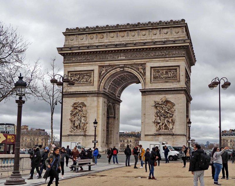 Paris 16ème Arrond; two distinct spots: Arc du Triomphe and Musée Marmottan (2020)