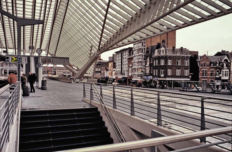 Liège: a cloudy Sunday walking (Slides 2008)