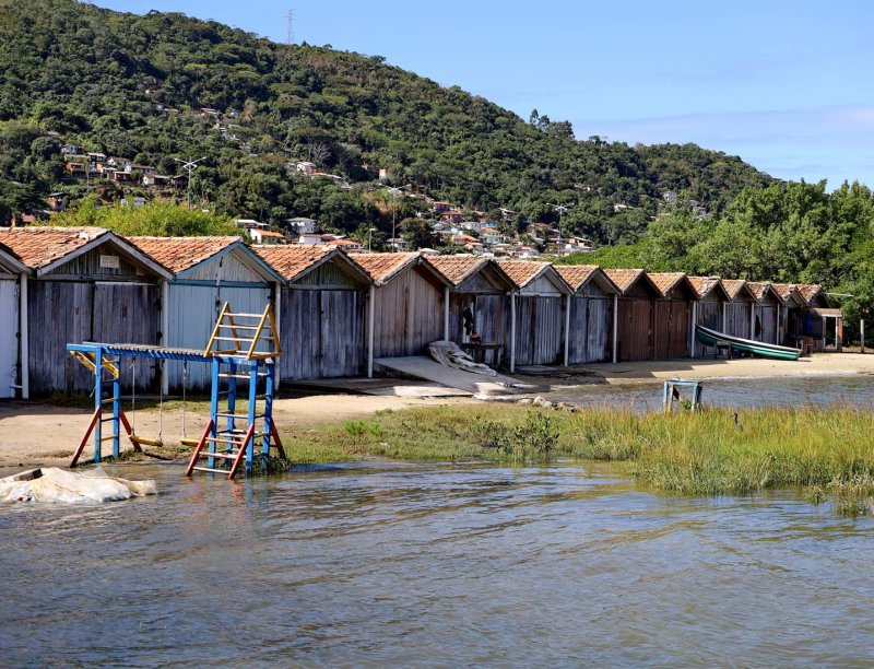 Praia da Costeira do Pirajuba; the ranchos. 