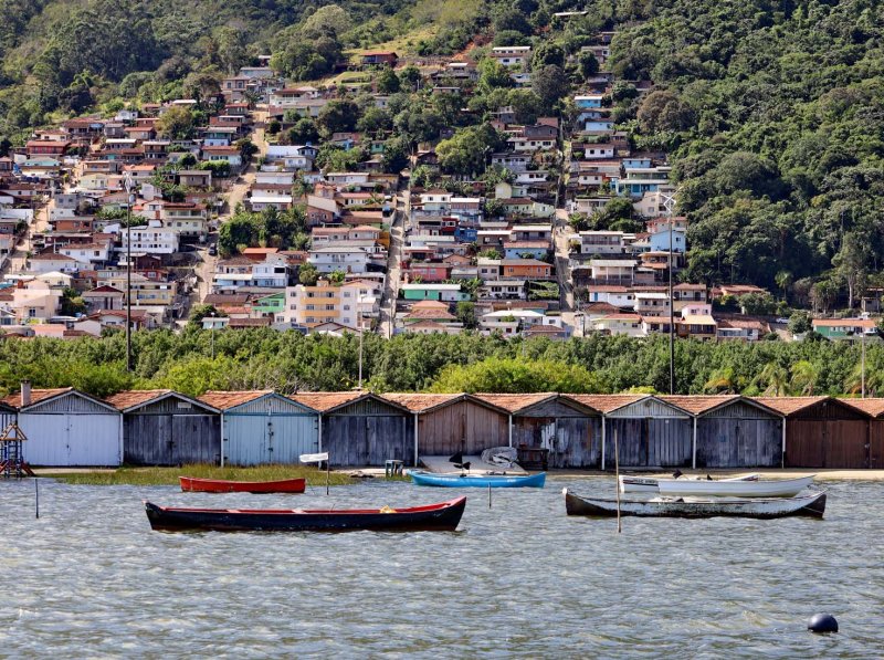 Praia da Costeira do Pirajuba; pier and ranchos de canoa.