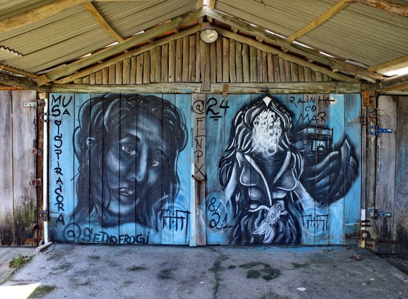 Praia da Costeira do Pirajuba; rancho de canoa entrance.  