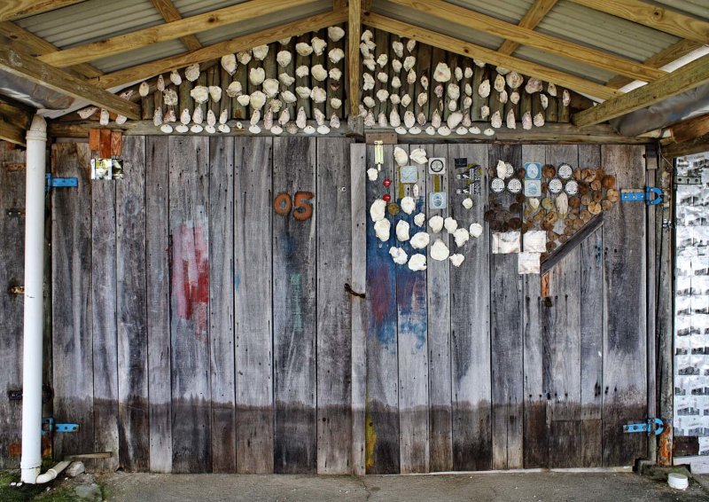 Praia da Costeira do Pirajuba; rancho de canoa entrance.