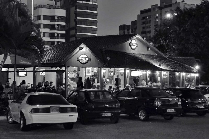 Beira-Mar Norte Avenue; the bar Koxixos is a very popular meeting point. 