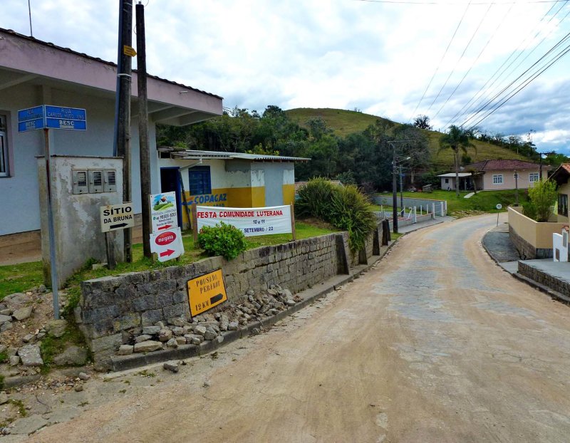 Entrance of the non paved road; towards Angelina. 