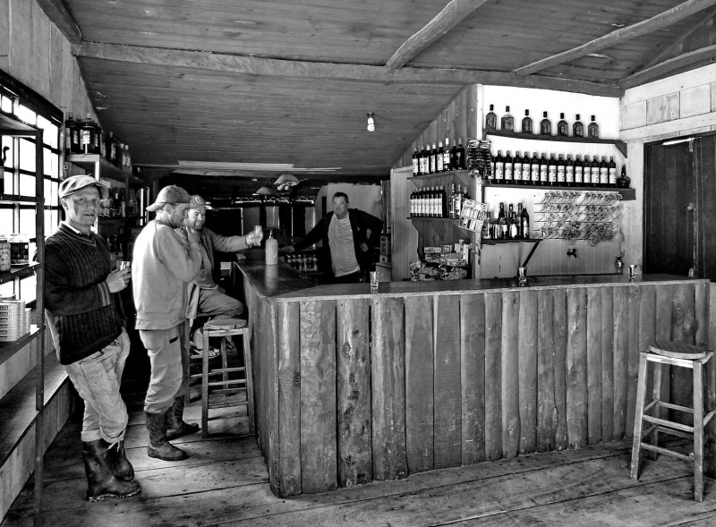 Inside the bar; Indio is at the counter; Dirceu is on the left (I had some conversation with him). 