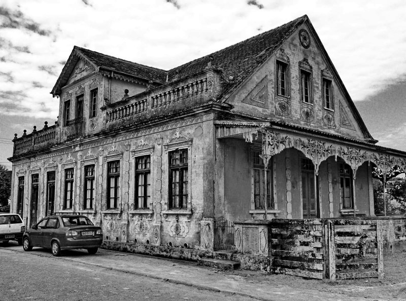 Old and beautiful house in Rancho Queimado (Bunn family house); at the begining of this drive.
