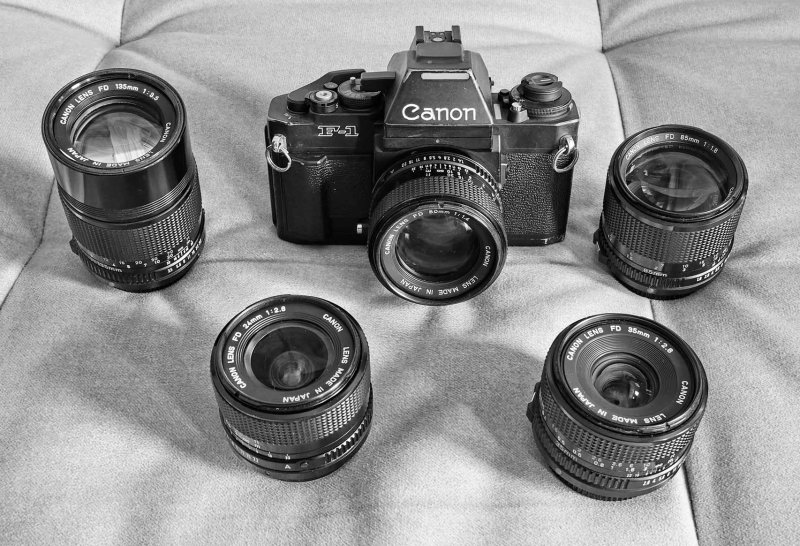 The equipment: the Canon F1n, the lenses 24/2.8, 35/2.8, 50/1.4, 85/1.8 and 135/3.5. 