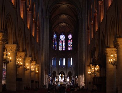 Interior Notre Dame (photography by Fahd Sultanem)