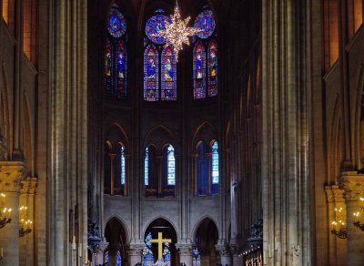 Interior Notre Dame (photography by Fahd Sultanem)