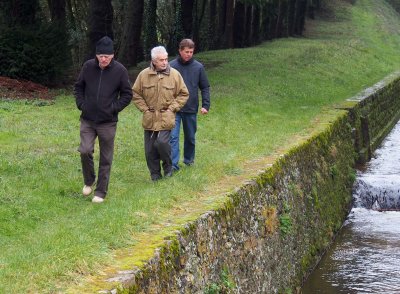 Michel Lajoie-Mazenc (center), Jean Hector and Nelson Sadowski; visitint the Saint-Ferréol reservoir  (2013). 